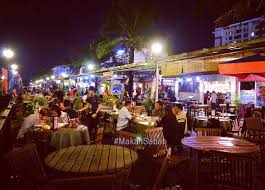 I have also been to gayang seafood on the way to rasa ria with them. The Kk Waterfront Is One Of The Best Places To Have Dinner Drinks And Watching The Beautiful Sunset You Can Find Halal Food Seafood Italian Food And A Variet