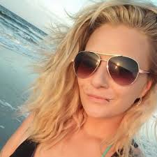 Kim Hovis's Instagram, Twitter & Facebook