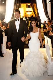 We now know what to get a bride who has everything. Kris Humphries Spilled The Tea On His Marriage And Divorce From Kim Kardashian And It S Scalding