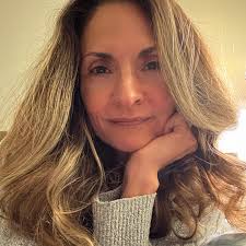 What are healthy and reasonably priced indoor breakfast restaurants near  the coast in Aguadilla or Isabela?