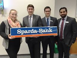 Die gelsenkirchener genossenschaftsbank legt bei kunden und einlagen zu. Pin On Fur Sie Vor Ort Die Sparda Teams
