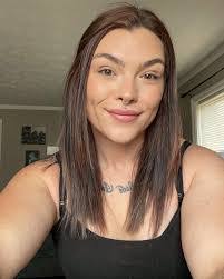 Alice Bench's Instagram, Twitter & Facebook