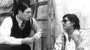 Richard donald schwartzberg , 24 nisan 1930) amerikalı yönetmen ve film ve televizyon yapımcısı ve ara sıra çizgi roman yazarı. Superman The Inside Story Director Richard Donner Remembers Meeting Stallone To Play The Lead Working With Brando And A Near Fatal Knife Attack The Hollywood Reporter