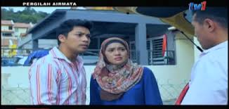 Kisahnya bermula dengan watak utama sabrina (nelydia senrose), seorang gadis naif dari kampung yang kehidupannya tidak terdedah kepada anasir negatif. Engku Muzahadin