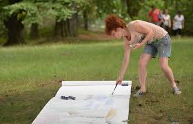 Rund um das rote haus finden sich diverse skulpturen. Kunstsommer Kulturlandschaft Moritzburg