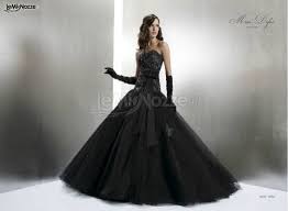 Che ne dite dell'abito da sposa nero? Foto 102 Abiti Da Sposa Colorati Abito Da Sposa Nero Lemienozze It