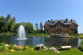 Ein haus am see zu kaufen oder zu mieten, ist aber meistens nicht nur teuer, sondern es gilt auch einige besonderheiten zu beachten. Haus Teich Brunnen Kostenloses Foto Auf Pixabay