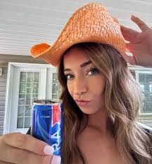 Cassandra Swartz's Instagram, Twitter & Facebook