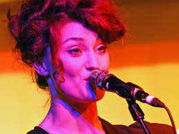 June Cocó stellte in Schwabach ihr erstes Album „The Road“ vor