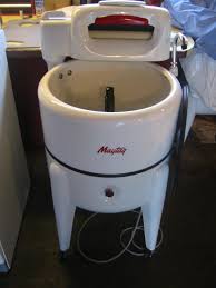 This is a 1/12 scale metal wringer washing machine, unused condition, for the serious miniature collector. Maytag Wringer E2ls