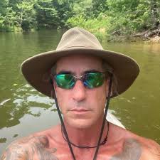 Where are my metal heads at? Drop the sickest metal band you know! ⬇️ Right  now, I worship Sleep Token