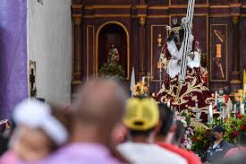 Panameños veneran al Cristo Negro de Portobelo
