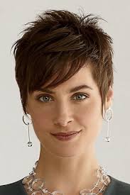 Pin de Laura Glaze en 2023 Hairstyles