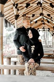 Konsep pertama yang dapat kita gunakan untuk proses foto prewedding yakni k. Foto Prewedding Outdoor Bisa Tetap Casual Dan Berkonsep Wedding Market
