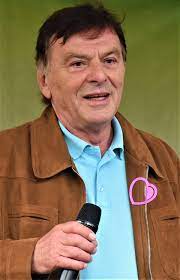 Vincent travnicek wurde in mutlangen geboren und wuchs in schwäbisch gmünd auf. Pavel Travnicek Wikidata