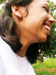 Ontem chorei sentindo o peso de precisar construir um futuro coerente e  seguro depressa. Corro o quanto posso para não perder minha família, já que  só conto com a ajuda deles, e