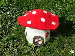 Maison De Jeux Champignon En Laine Feutree Felt Mushroom House Doll House Felt Mushroom Pixies Fairies