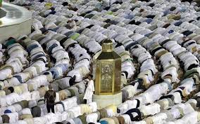 ويقع مقام النبي إبراهيم عليه السلام أمام باب الكعبة، على بعد 10 إلى 11 متراً من ناحية شرق الكعبة، في الجزء المتجه إلى الصفا والمروة، حسبما ذكرته رئاسة شؤون الحرمين. Ø¨ÙˆØ§Ø¨Ø© Ø±ÙˆØ² Ø§Ù„ÙŠÙˆØ³Ù Ù…Ù‚Ø§Ù… Ø³ÙŠØ¯Ù†Ø§ Ø¥Ø¨Ø±Ø§Ù‡ÙŠÙ… Ø¨Ø§Ù„Ù…Ø³Ø¬Ø¯ Ø§Ù„Ø­Ø±Ø§Ù… ØµÙˆØ±