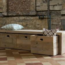 Le Banc De Rangement Un Meuble Fonctionnel Qui Personnalise Le Decor Archzine Fr Banquette En Bois Banc De Rangement Mobilier De Salon
