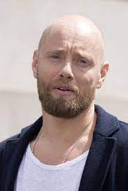 Aksel hennie was born in oslo, norway and grew up in lambertseter. Aksel Hennie Aksel Hennie Norwegian Actors Norwegian People
