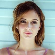 Leslie Emmons's Instagram, Twitter & Facebook