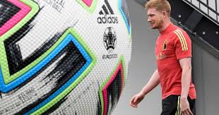 Handshake twice city blues officials. Kevin De Bruyne On His Unique Football Mind With 10 Scans In 8 Seconds Before His Amazing Help Gather As Much Information You Can Red Devils