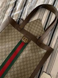 This large tote combines the signature motif with the web stripe—a timeless pairing that pays homage to gucci's roots. Gucci Ophidia Soft Gg Supreme Large Tote Bag Original Luxury Bags Wallets On Carousell