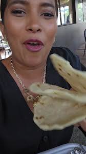 ¿Tu mamá te pone comida?