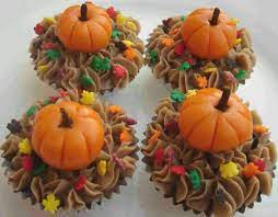 I've been super busy this fall getting thanksgiving activities together for woo! Taking The Cake Thanksgiving Cupcake Decorating Ideas Fall Cupcakes Holiday Cupcakes Thanksgiving Cakes