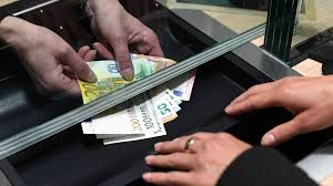 Wir haben uns alle bankgebühren näher angeschaut und erklären die wichtigsten gebühren bei einem bankkonto genauer. Bgh Urteil Banken Durften Gebuhren Fur Geldabheben Am Schalter Fordern Manager Magazin