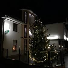 Die unterkunft hotel & restaurant haus hubertus in winterspelt bietet preiswerte übernachtungsmöglichkeiten ab 53 € pro nacht*. Haus Hubertus 2 Tips