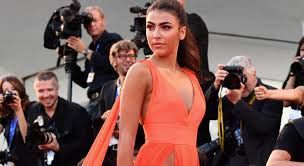 Insieme a lei c'era di marco ferri, che ha partecipato come corteggiatore a uomini e donne nel 2008 e all'isola dei famosi nel 2018, nella stessa edizione di francesco monte. Giulia Salemi E La Simpatia Per Il Tronista Over Di Uomini E Donne Guarda