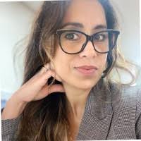 5400+ perfiles de «Toala»