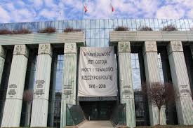 Zakwestionowana dziś przez sąd najwyższy teoria salda mówiła natomiast o tym, że przedmiotem roszczenia mogłaby być tylko różnica między wartością kredytu, a spłaconymi już ratami. Sad Najwyzszy O Sprawie Pana Lucjana Razace Naruszenie Prawa Rzecznik Praw Obywatelskich