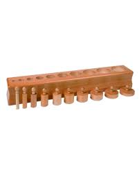 Gonzagarredi est aujourd'hui l'une des 3 entreprises mondiales dont le matériel montessori est agréé par l'ami (association montessori internationale). Cylinder Block No 3 Gonzagarredi Montessori Sustainable Educational Products Toys