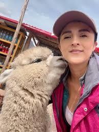 Nuestra clienta no solo visitó Machu Picchu. Caminó hasta la Montaña de  Siete Colores, respiró profundo, miró alrededor y entendió por qué hay  lugares que te mueven por dentro. Perú no fue