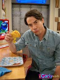 When things get tough, what's sam puckett's weapon of choice? 7 Icarly Ideen Icarly Butterkuchen Rezept Freddie Benson