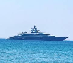 Jeff bezos has invested in his personal project dubbed as y721 and the luxurious yacht is under the founder and ceo of amazon has reportedly bought a $500 million yacht that apparently requires its. Nick Hatzistergos Auf Twitter Seems Everyone Wants To Vacation In Kos Greece In 2019 Jeff Bezos Super Yacht Off Kefalo Beach At Lunch Time Today Greece Kos Islandlife Https T Co 1ery8qvjnc