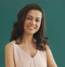 It oozes confidence, yet the wave at the back makes it so much more wearable than the modern. 30 Beautiful Wedding Guest Hairstyle Ideas 2021 Sheideas