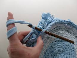 Leider konnten wir diesen artikel nicht auf deutsch übersetzen. Diy Anleitung Kissenbezug Hakeln Aus Recyceltem Garn Solebich De