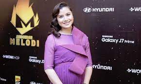 Lisa telah selamat melahirkan bayi lelaki pada jam 2.30 pagi tadi. Hamil Anak Kedua Lisa Surihani Tidak Lagi Alahan Teruk Blog Radio Online Malaysia Live Internet