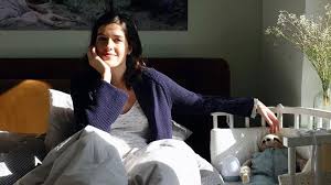 50 celebrities that were caught on tape without makeup on! Im Wochenbett Marie Nasemann Futtert Und Stillt Zugleich Promiflash De