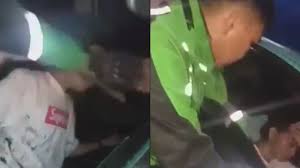 Lagi ramai konten prank ojol (ojek online) membuat resah driver ojol. Viral Young Man Smacked By Motorcycle Taxi Driver After Alleged Fake Order Prank Video Coconuts Jakarta