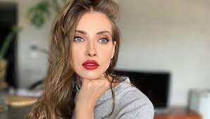 Iulia albu's age is 39. Iulia Albu E FurioasÄƒ Ce A PÄƒÈ›it In Aeroport Inainte SÄƒ Decoleze Impact