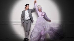 Sebelumnya, cut meyriska dan roger danuarta resmi bertunangan di pantai mutiara, jakarta utara, 28 juli 2019. Cut Meyriska Roger Danuarta Menikah 17 Agustus 2019