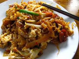 Warnanya pun memang mengiurkan… begitulah tekak orang kita bila melihat makanan, warna yang menarik pasti sedap rasanya. Resepi Kuey Teow Goreng Telur