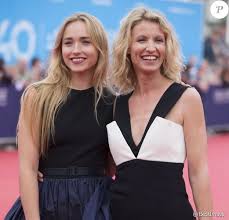 Darius rochebin reçoit alexandra lamy, actrice française. Alexandra Lamy Et Sa Fille Chloe Jouannet Un Duo Ravissant A Deauville Purepeople