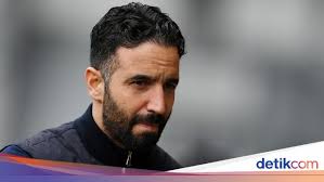 Bruno Fernandes Minta MU Jangan Pecat Amorim