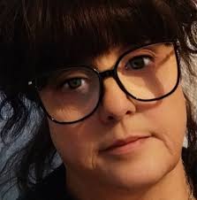 Herrlich ist es, draußen bei Sonnenschein ein Eis zu genießen. Wer kennt  noch diese Eislöffel? Sie gab es in der DDR mit gängigen Vornamen versehen  oft zum Softeis. Hattet ihr auch solch