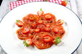 Carpaccio De Tomate Et Fraise A L Huile De Vanille Poivre Sarawak Tomates Gastronomie Cuisson Des Aliments